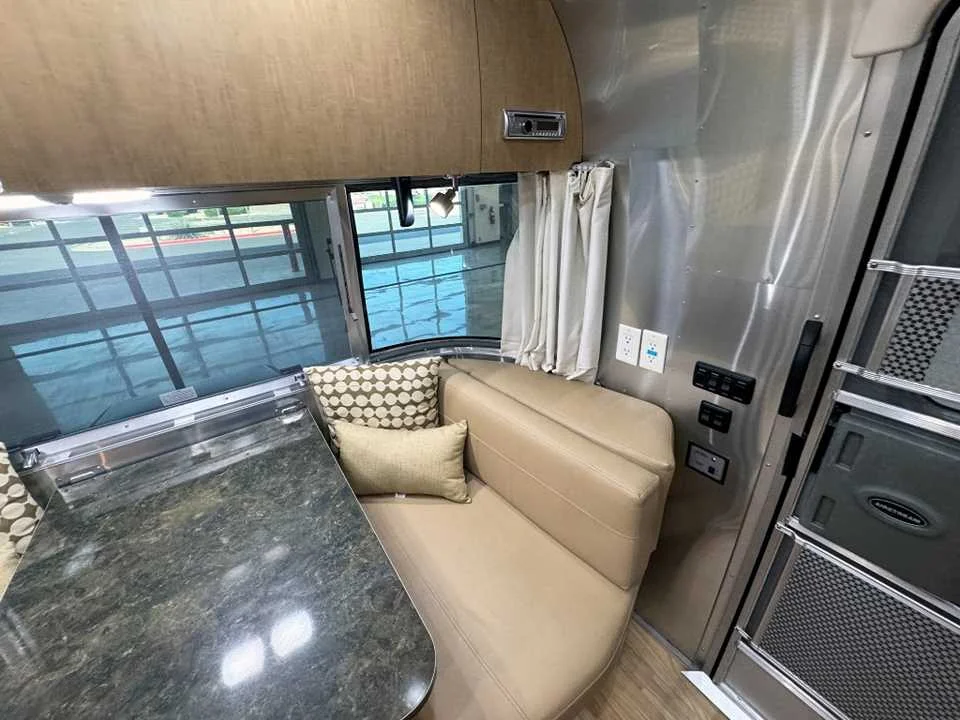 Used 2017 SILVER AIRSTREAM  image 31