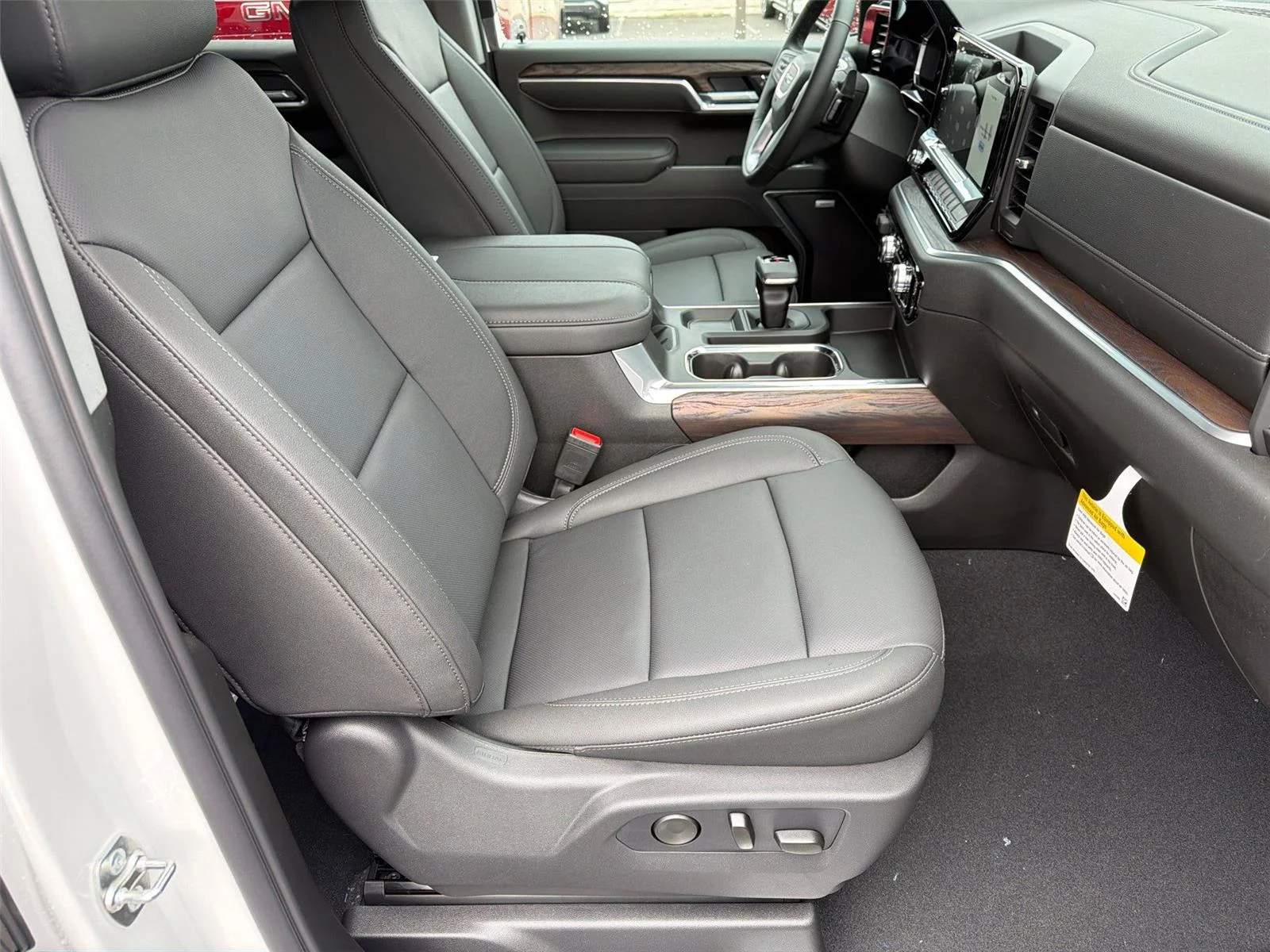 2026 GMC Sierra 1500 SLT - Photo 9