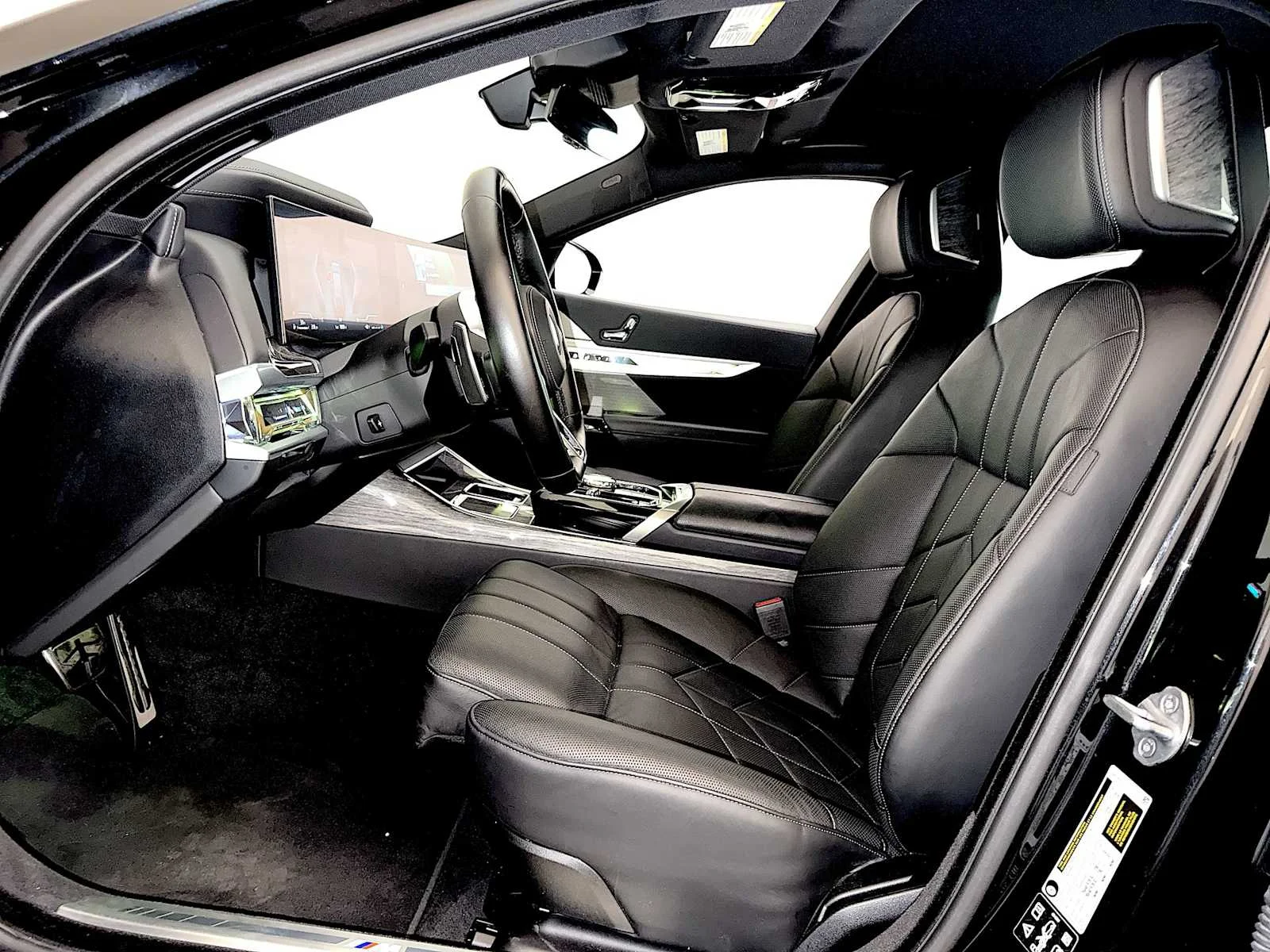 Certified Used 2025 Black Sapphire Metallic BMW 760i xDrive image 9