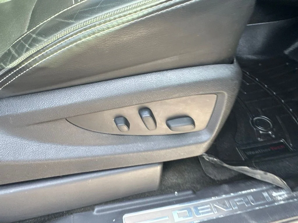 Used 2017 Black GMC Denali image 34