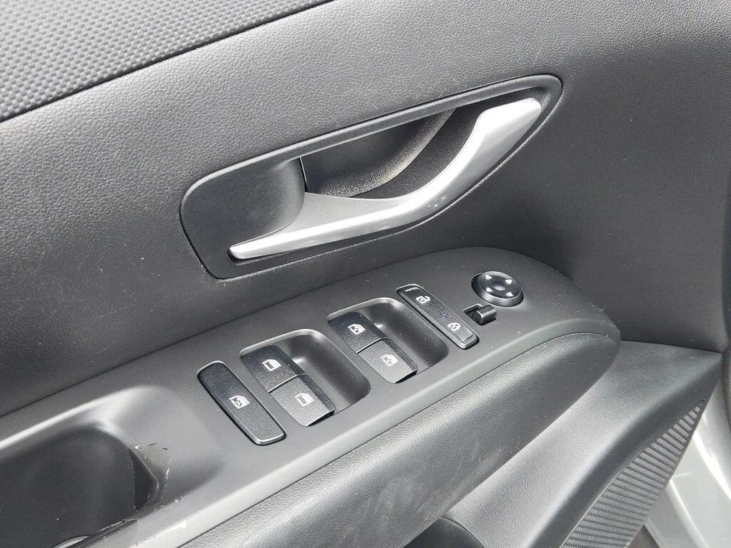 Used 2022 Hampton Gray Hyundai SEL image 19