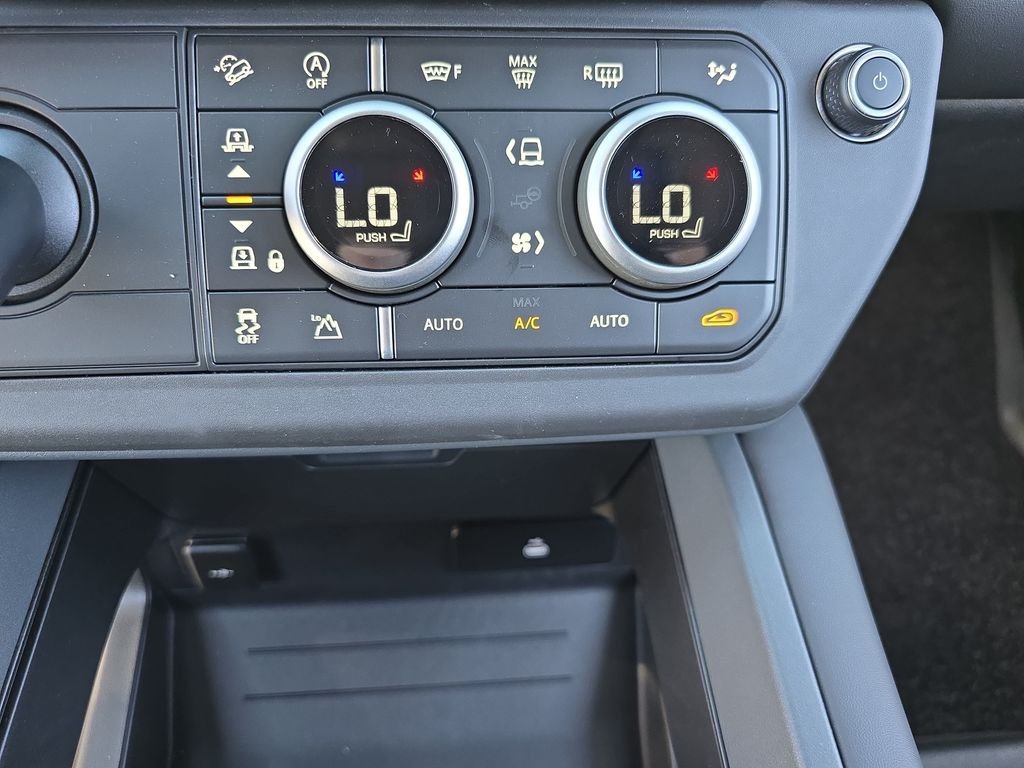 New 2026 Carpathian Grey Land Rover X-Dynamic SE image 24