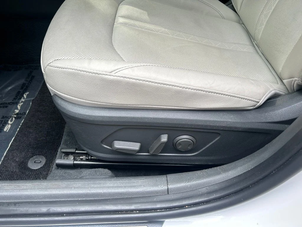 Used 2021 White Hyundai Limited image 17