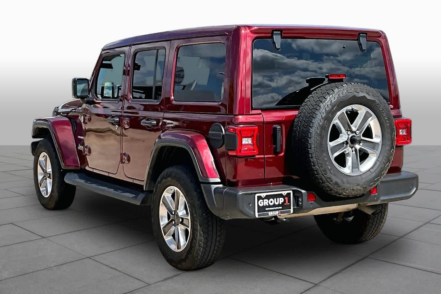 Used 2021 Snazzberry Pearlcoat Jeep Unlimited Sahara image 11
