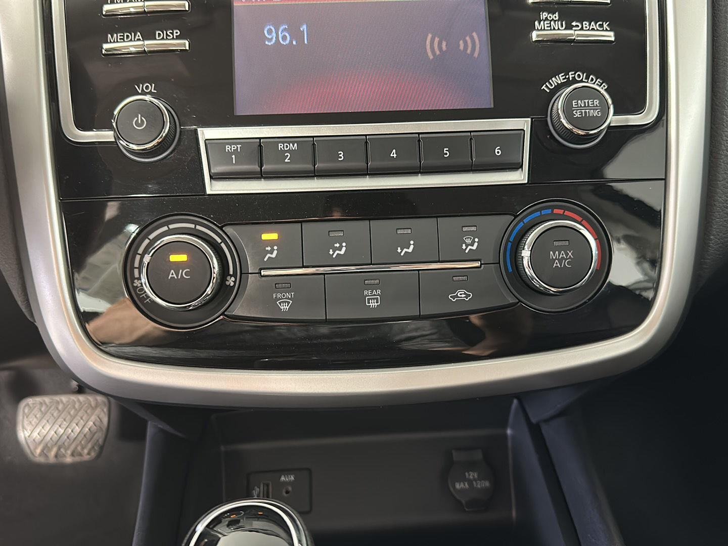 Used 2018 Deep Blue Pearl Nissan 2.5 SR image 22