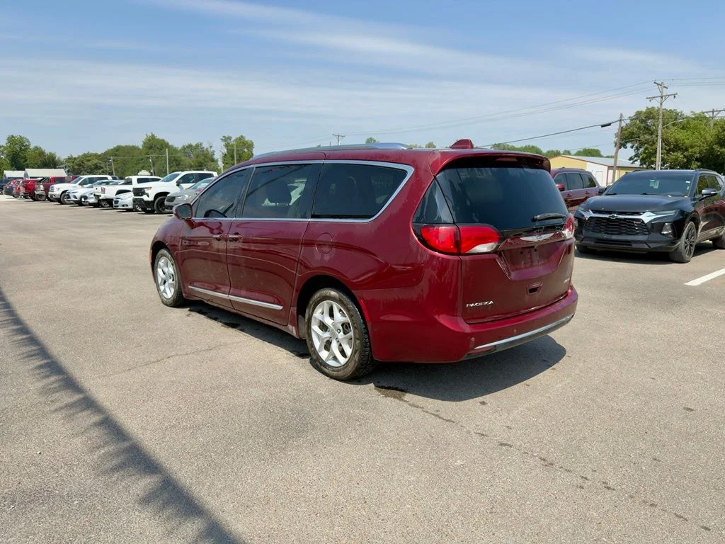 Used 2020 Red Chrysler Limited image 5
