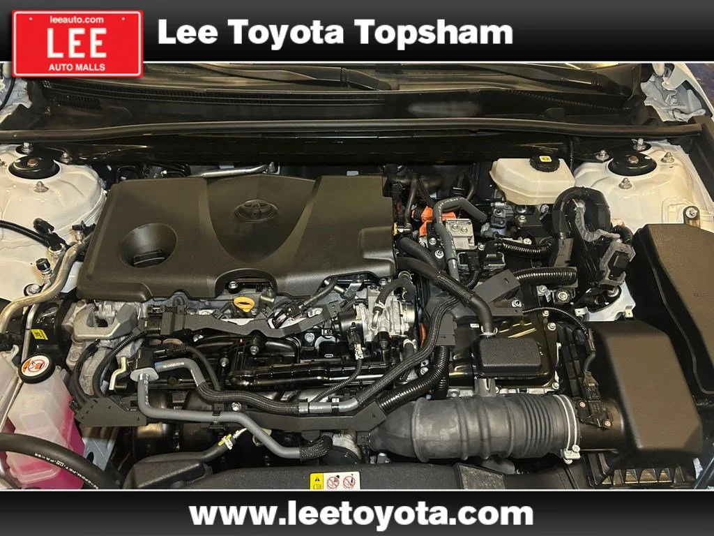 Used 2025 Ice Toyota LE image 24