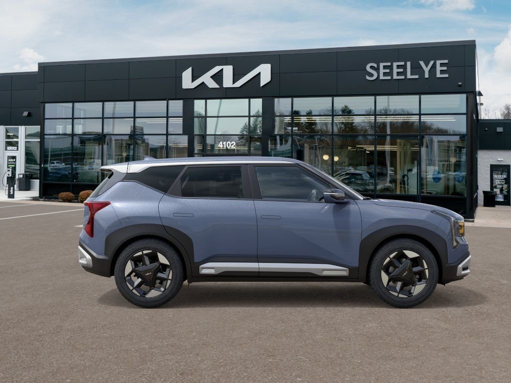 New 2027 Pale Gray Kia S image 7