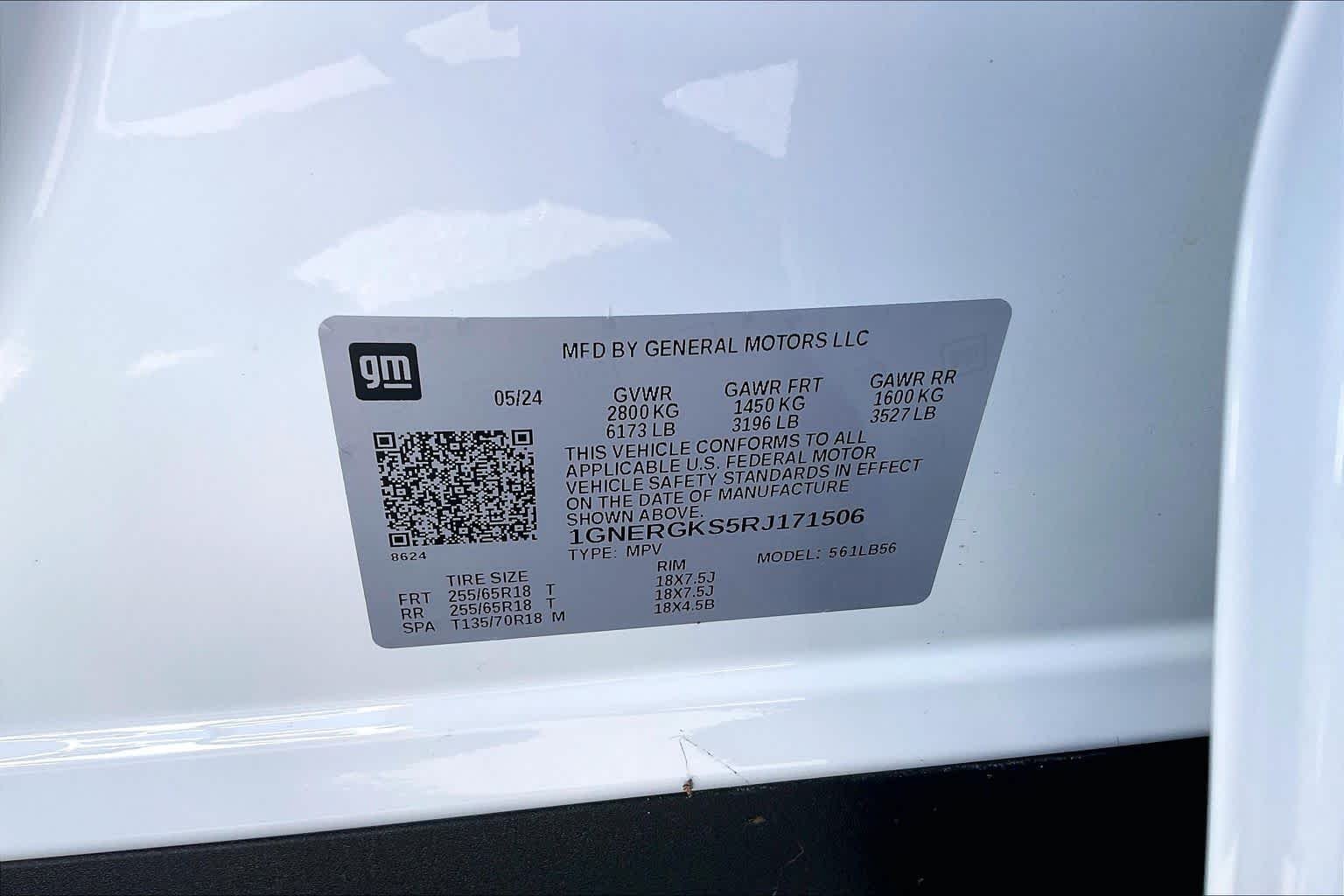 Used 2024 Summit White Chevrolet FWD LT image 31