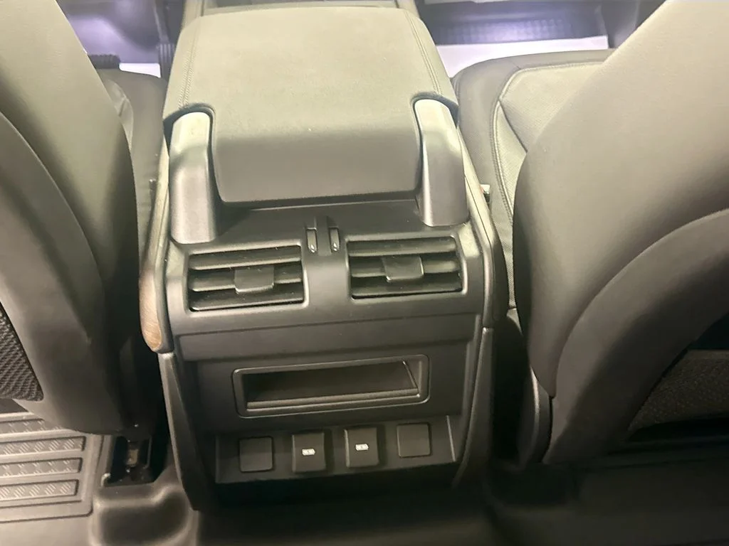 Used 2023 Green Land Rover X-Dynamic SE image 24