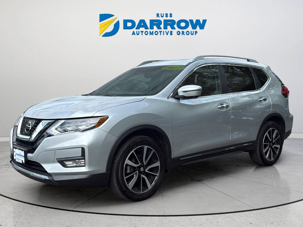 Used 2017 Silver Nissan SL image 1