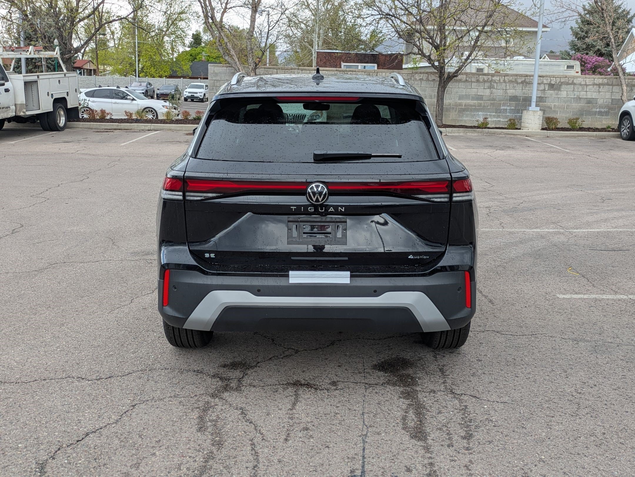 New 2026 Deep Black Pearl Volkswagen SE image 4