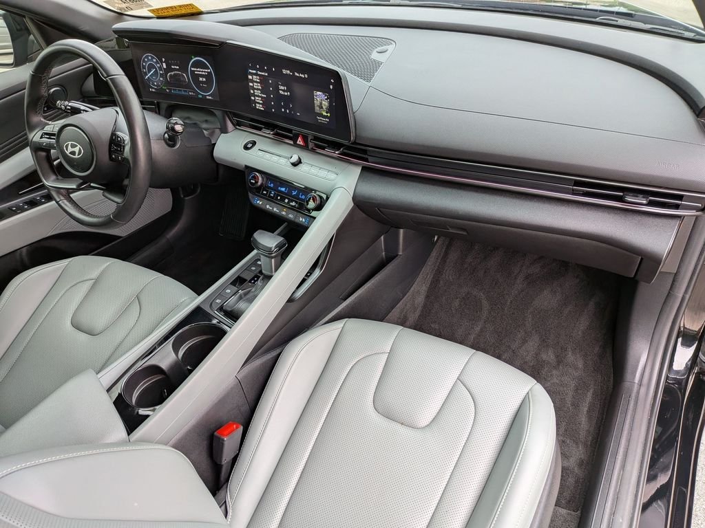 2025 Hyundai Elantra Limited - Photo 29
