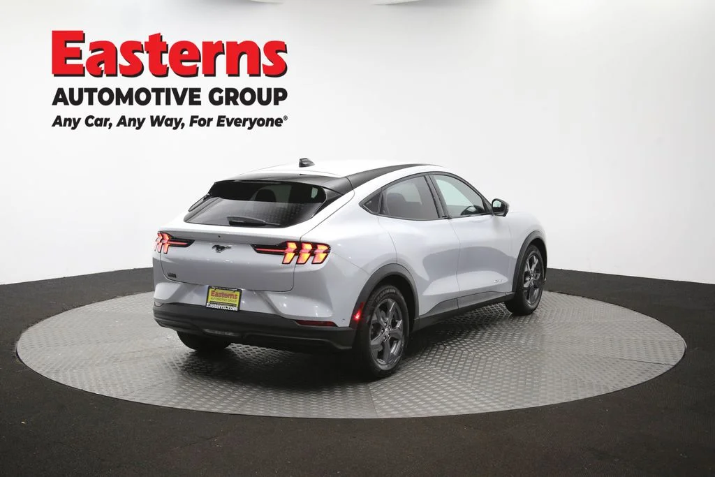 Used 2023 White Ford Select image 39