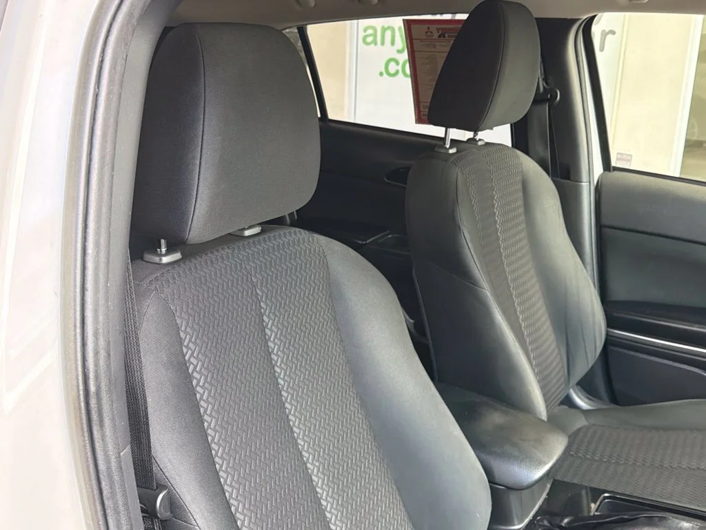 Used 2020 White Mitsubishi ES image 16