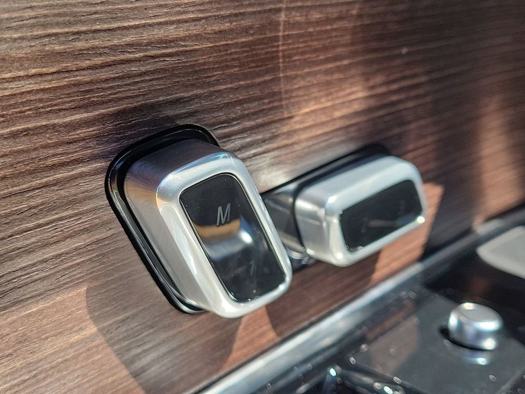 New 2026 Carpathian Grey Land Rover SE image 27