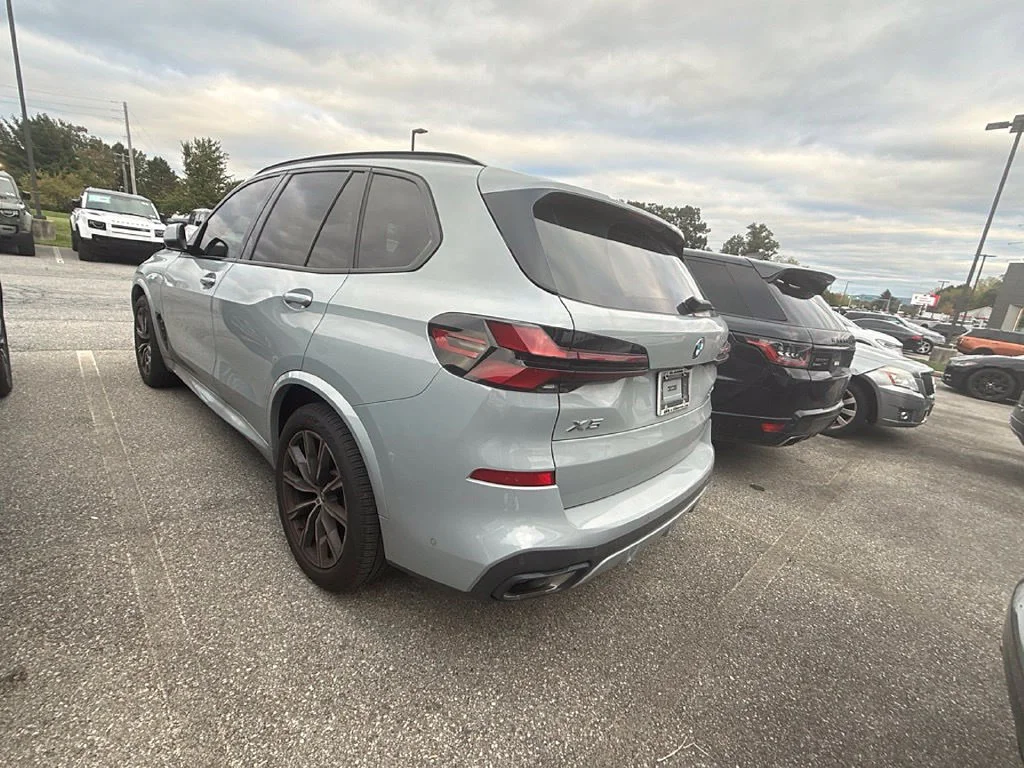 Used 2026 Gray BMW xDrive40i image 6