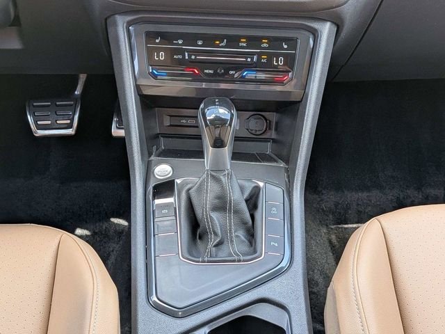 Used 2023 White Volkswagen 2.0T SE R-Line Black image 18
