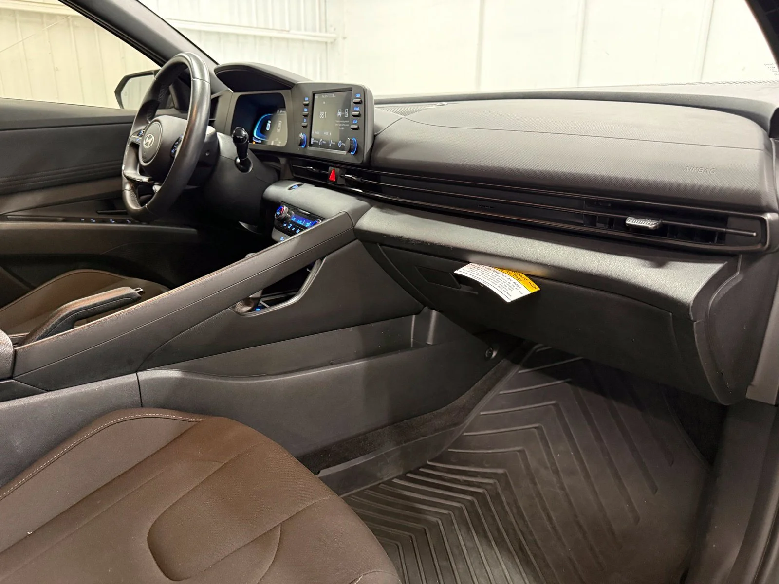 Used 2025 Gray Hyundai SEL Sport image 23