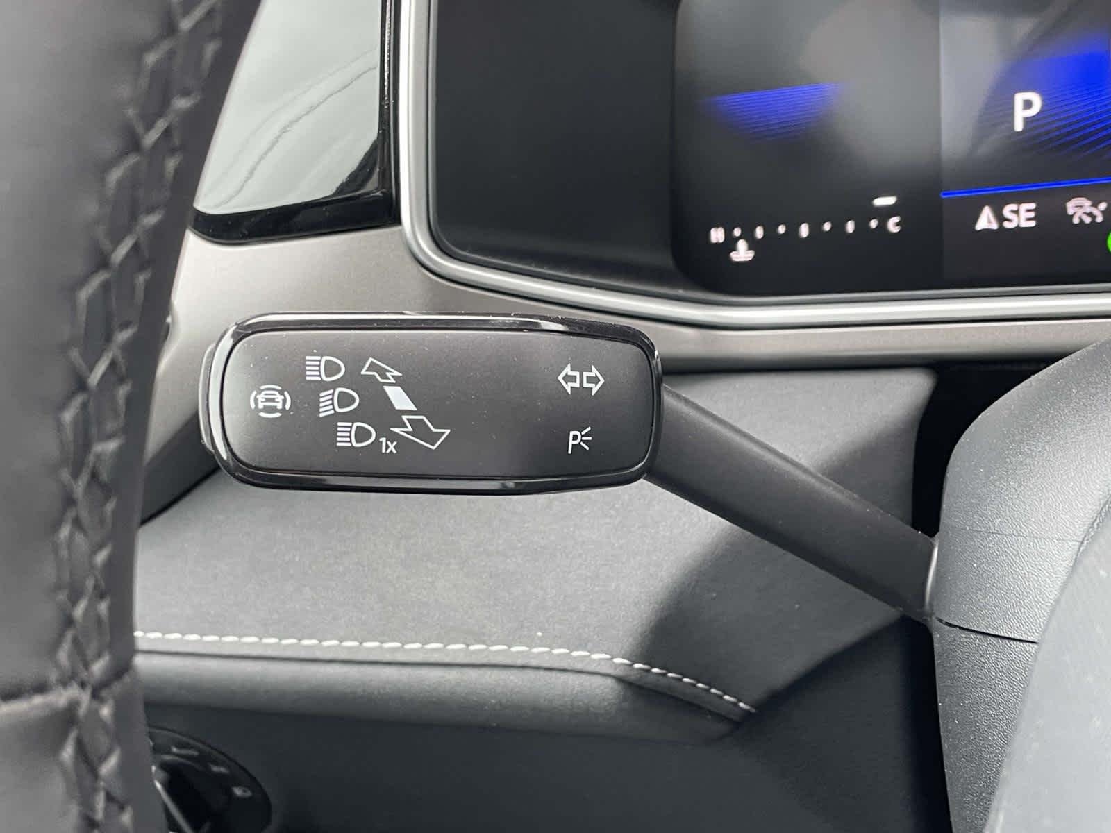 New 2026 Monument Gray w/Deep Black Roof Volkswagen SE Black image 34