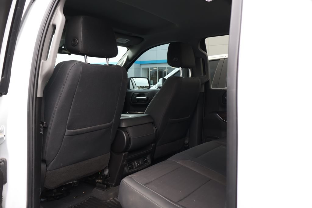 Used 2019 SUMMIT WHITE Chevrolet RST image 35