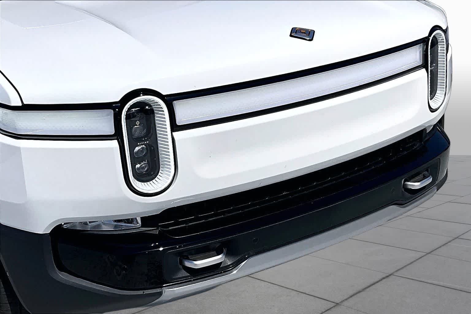 Used 2024 Glacier White Rivian Adventure image 27
