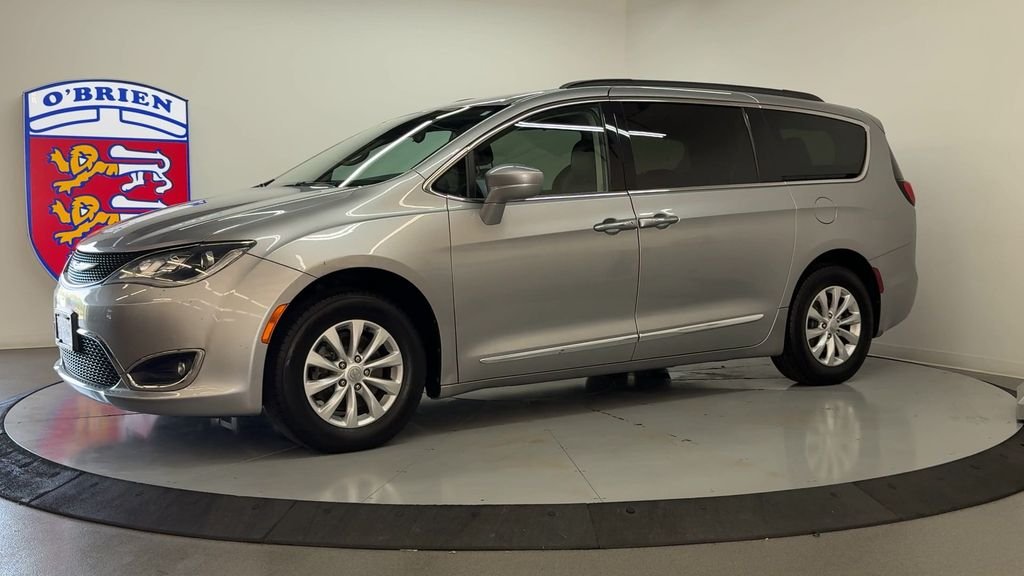 Used 2017 Billet Silver Metallic Chrysler Touring L image 8