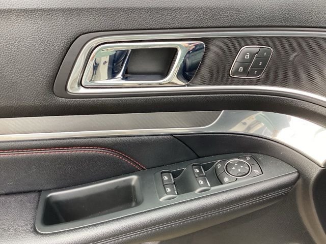 Used 2019 White Platinum Clearcoat Metallic Ford Sport image 28