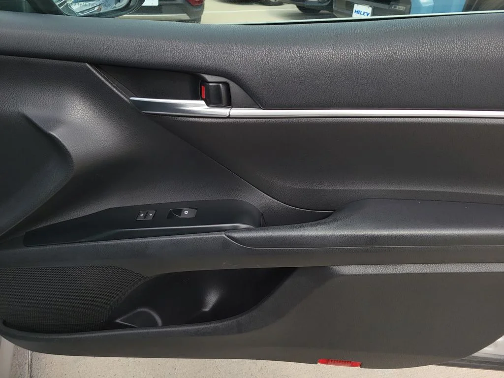 Used 2020 Silver Toyota LE image 7