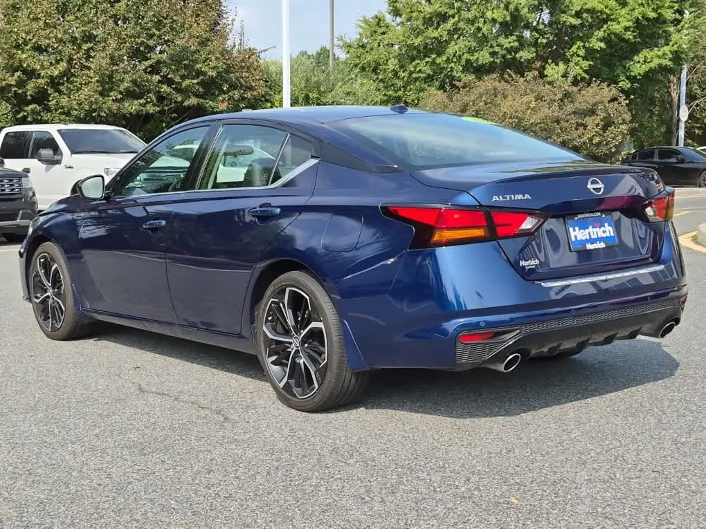 Used 2023 Deep Blue Pearl Nissan 2.5 SR image 4