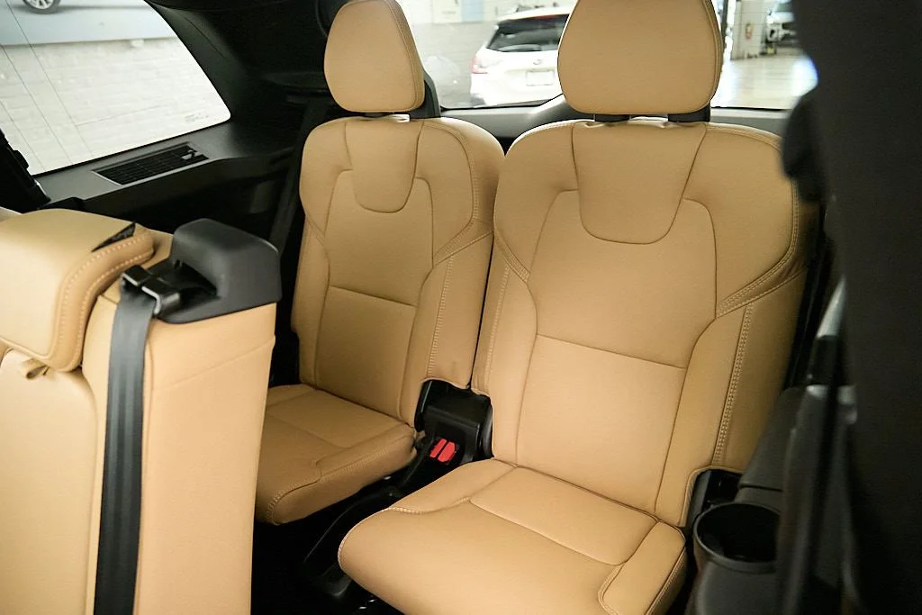 Certified Used 2023 Crystal White Volvo Ultimate image 24