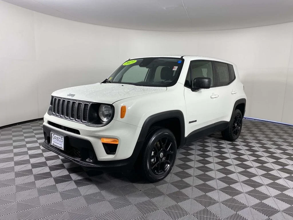 Used 2023 White Jeep Latitude image 4