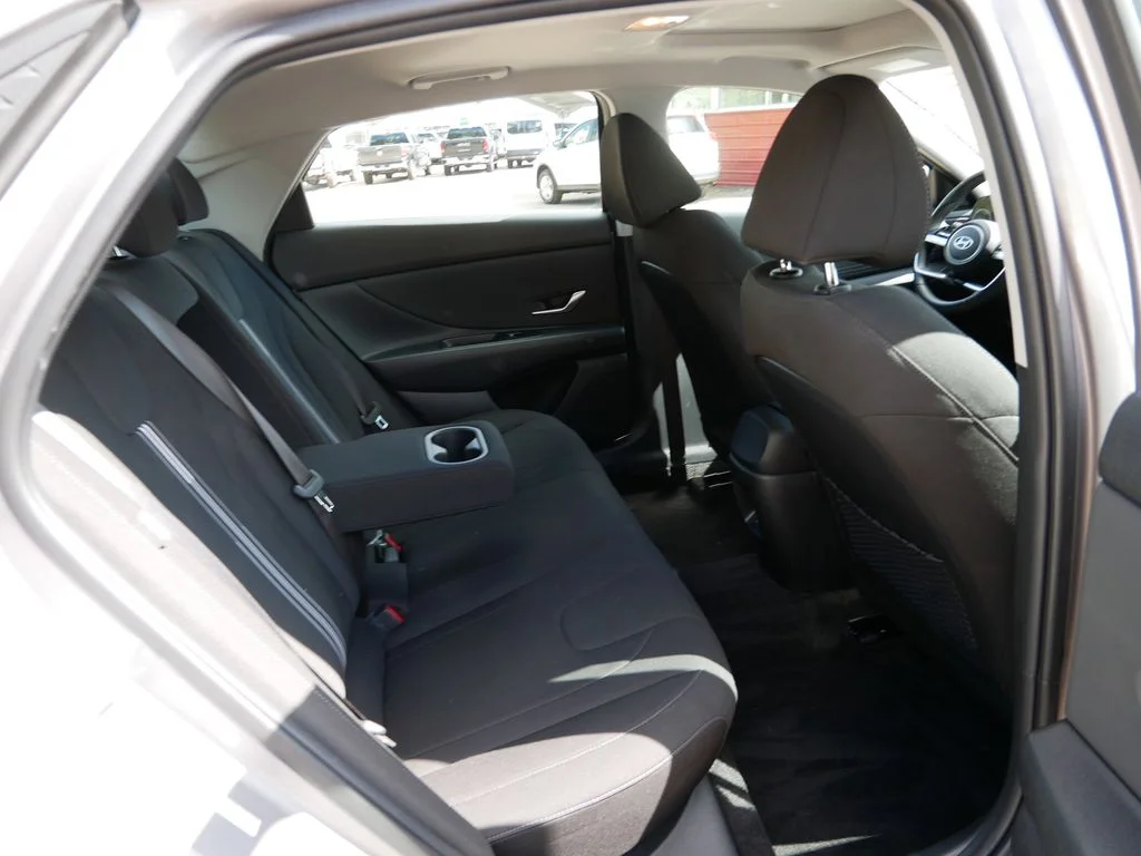 Certified Used 2025  Hyundai SEL Convenience image 9