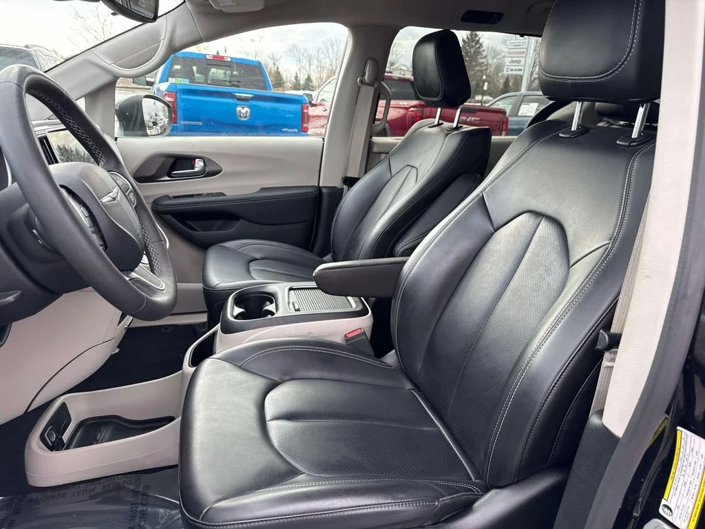 2023 Chrysler Pacifica Touring L - Photo 14