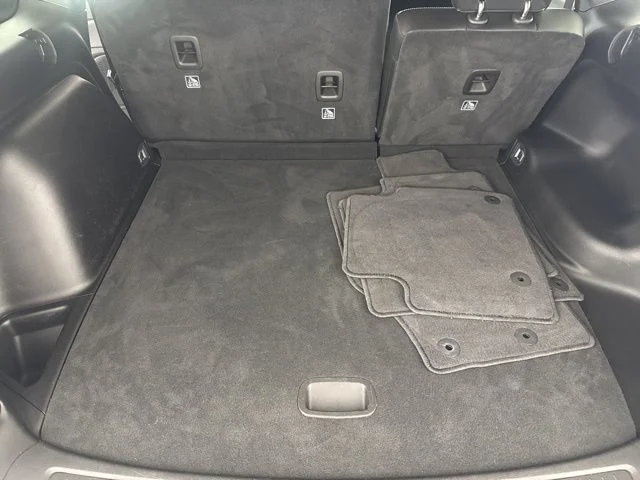 Used 2025 Silver Jeep Altitude image 30