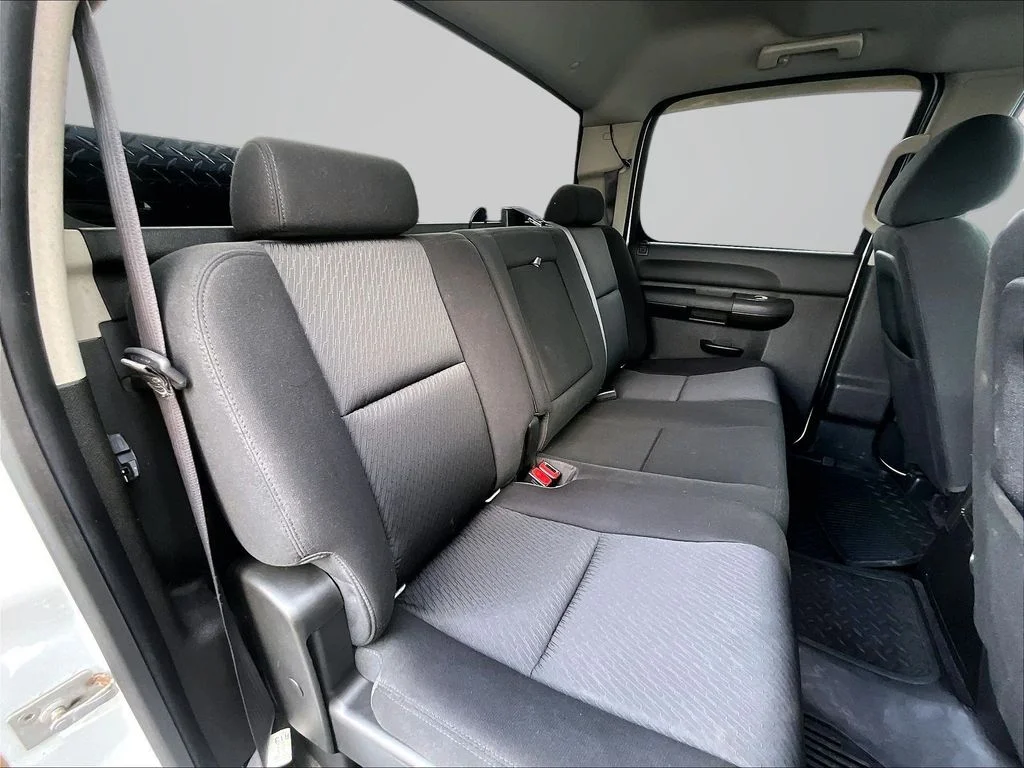 Used 2014 White GMC SLE image 27