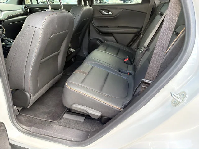 Used 2023 IRIDESCENT PEARL TRICOAT Chevrolet Premier image 21