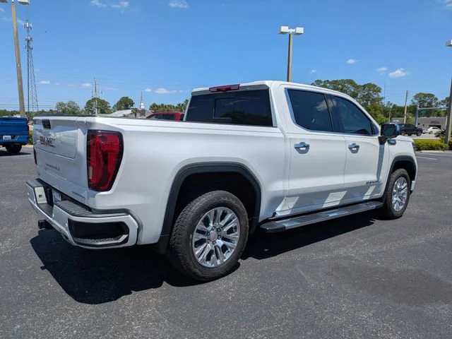 Used 2024 White Frost Tricoat GMC Denali image 4