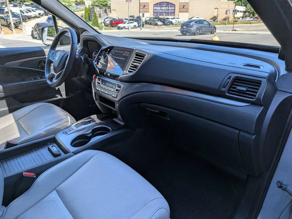Used 2023  Honda EX-L image 27