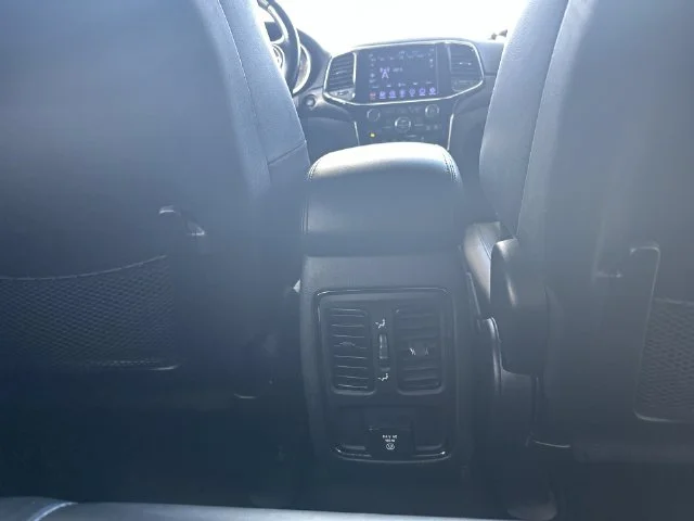 Used 2020 White Jeep Altitude image 25