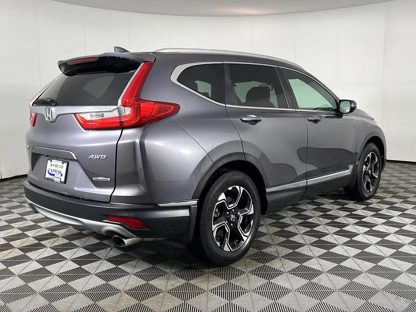 Used 2018 Modern Steel Metallic Honda Touring image 5