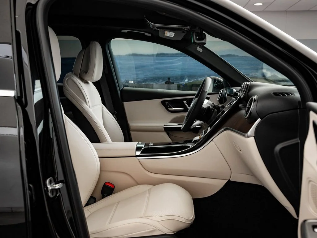 Used 2026 Black Mercedes-Benz GLC 300 image 27