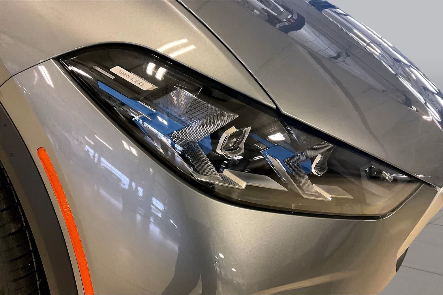 Used 2026 Skyscraper Grey Metallic BMW xDrive40i image 13