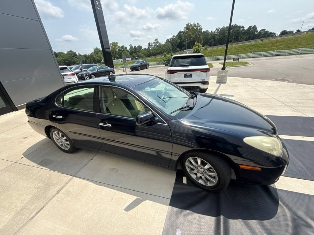 Used 2004 Blue Onyx Pearl Lexus 330 image 4