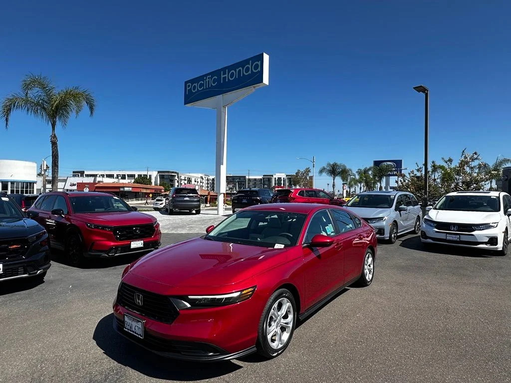 Used 2023 Red Honda LX image 2