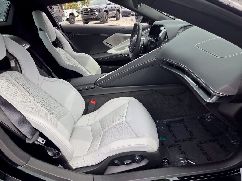 2025 Chevrolet Corvette 2LT - Photo 13