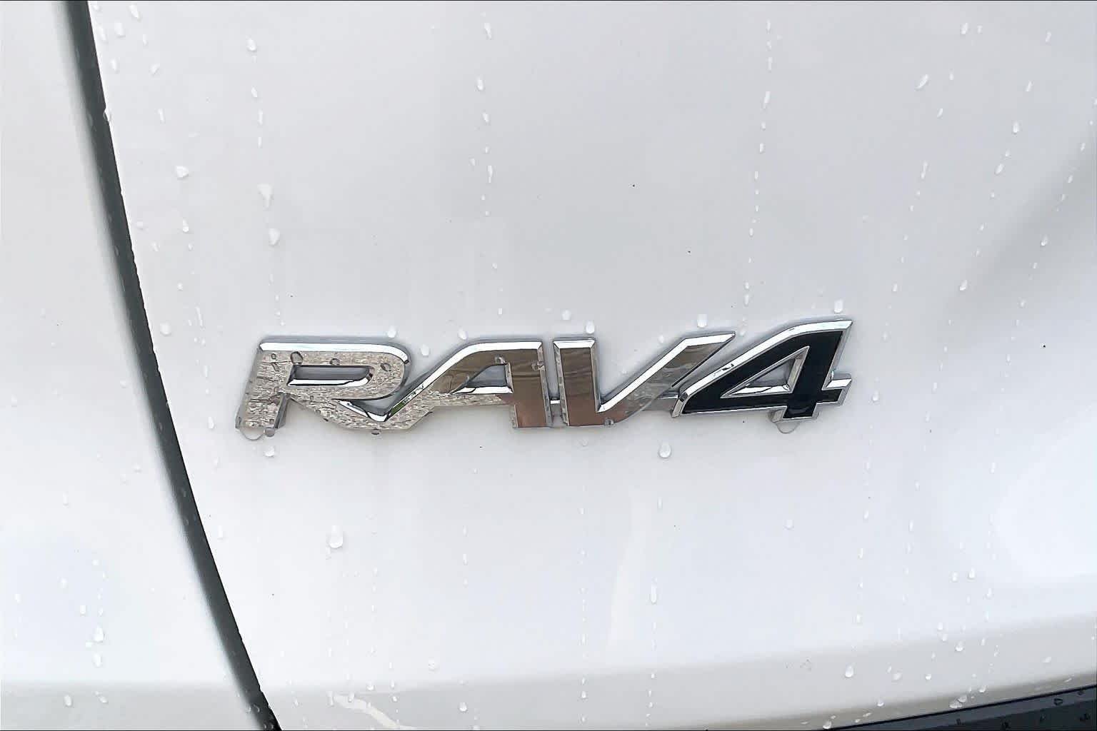 Used 2025 Ice Cap Toyota Hybrid LE image 30