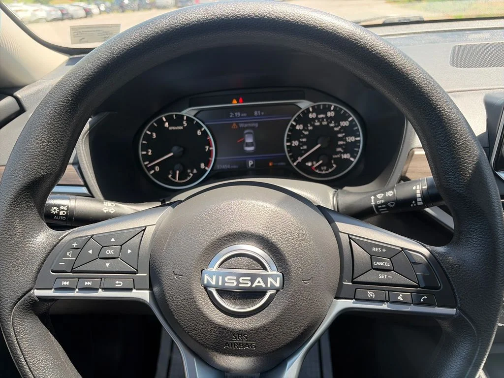 Used 2025 White Nissan 2.5 SV image 15