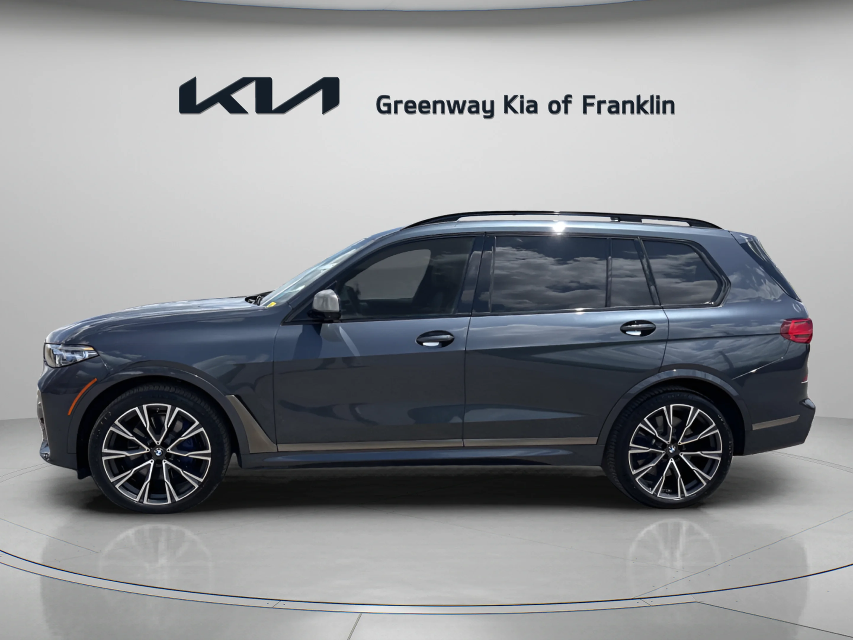 Used 2022 Arctic Grey Metallic BMW M50i image 4