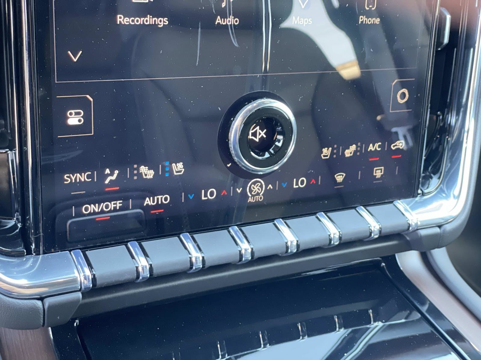 2026 GMC Yukon Denali - Photo 15